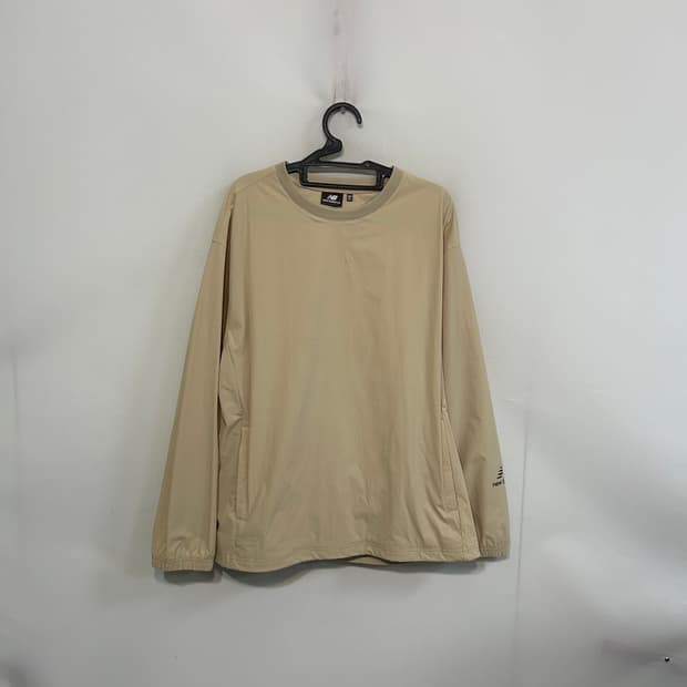 뉴발란스 우븐 웜업 맨투맨 105