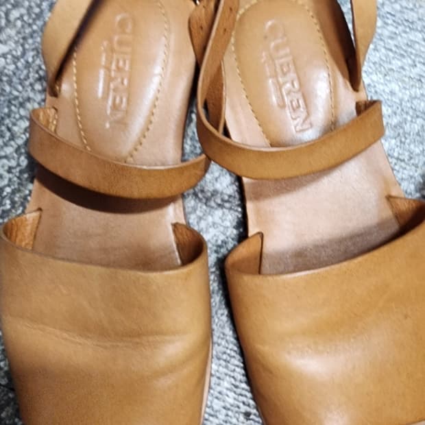 쿠에른 스트랩 샌들 225