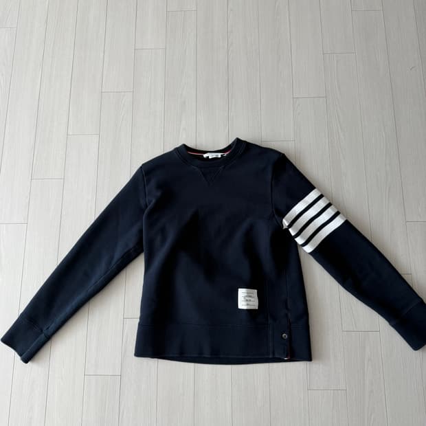 [S급/24SS]톰브라운 사선완장 네이비 맨투맨 2사이즈