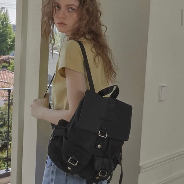 레터리 포켓 백팩