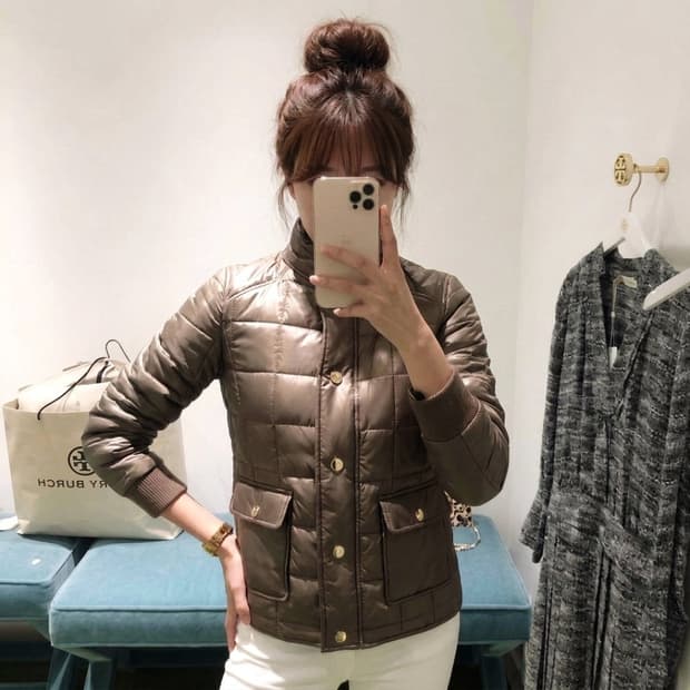 토리버치 금장 로고 버튼 퀼팅 자켓
