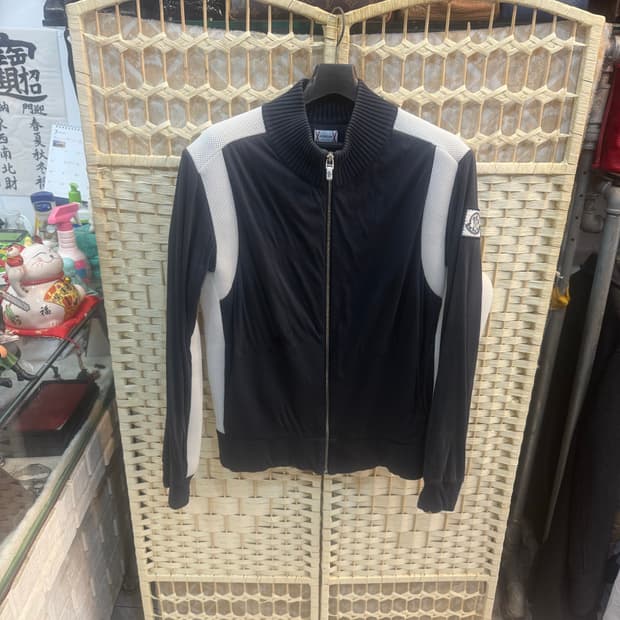 100 정품 몽클레어 감마블루 집업 팝니다