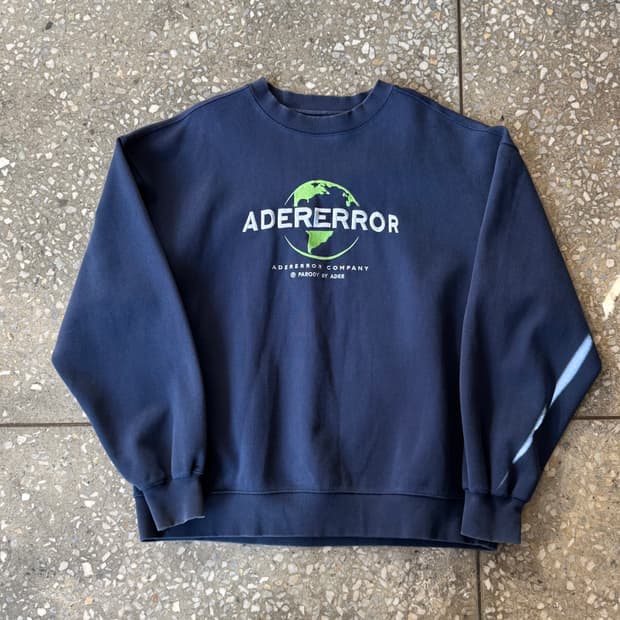 아더에러 19fw 유니버셜 맨투맨 A1