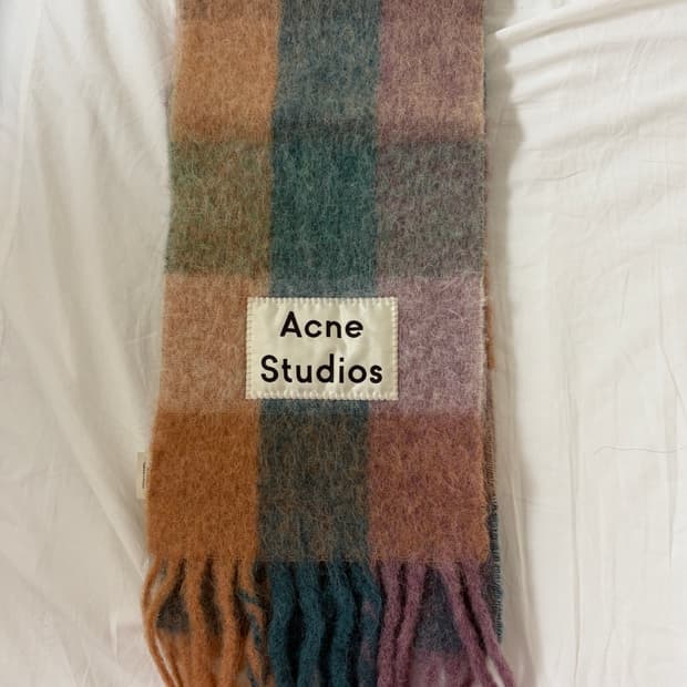 아크네 스튜디오 모헤어 머플러 12만원
