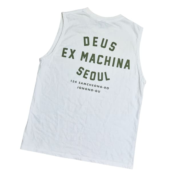 데우스 엑스 마키나 민소매 나시티