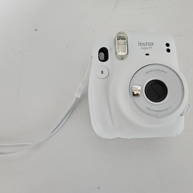 인스탁스 미니11  폴라로이드 카메라