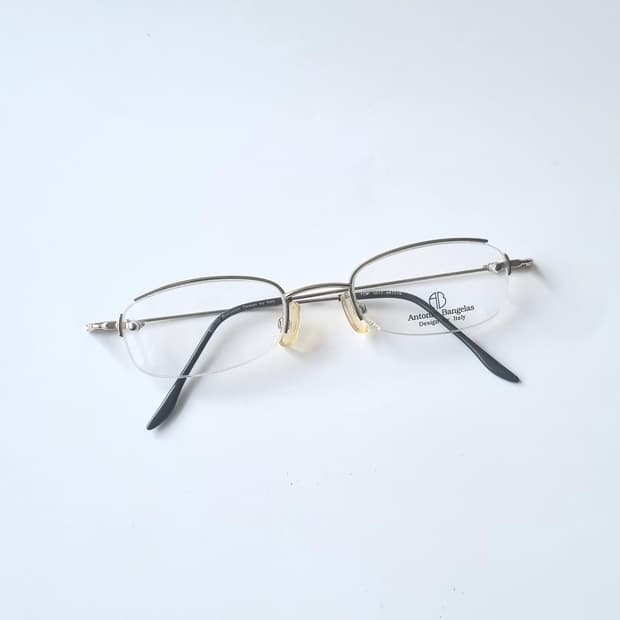 데드스탁 무테 느낌의 라운드사각 반무테 안경테  484