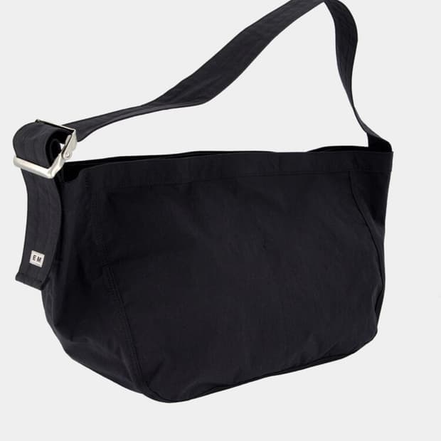 ENDS AND MEANS 엔즈앤드민즈 뉴스페이퍼백 (블랙/새상품)