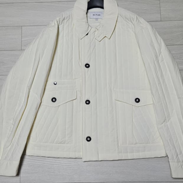 아트이프액츠 화이트 패딩 점퍼 L 사이즈