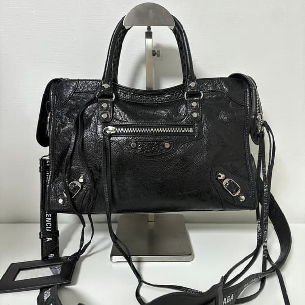 발렌시아가 시티 모터백 스몰 로고스트랩