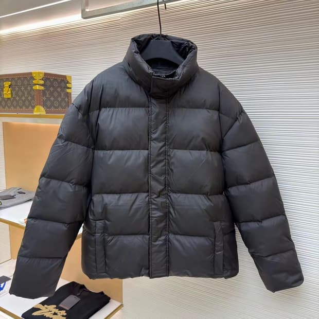 발렌시아가 패딩 