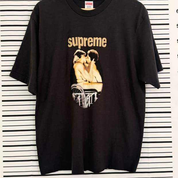 슈프림(Supreme) Kiss Tee 23 S/S