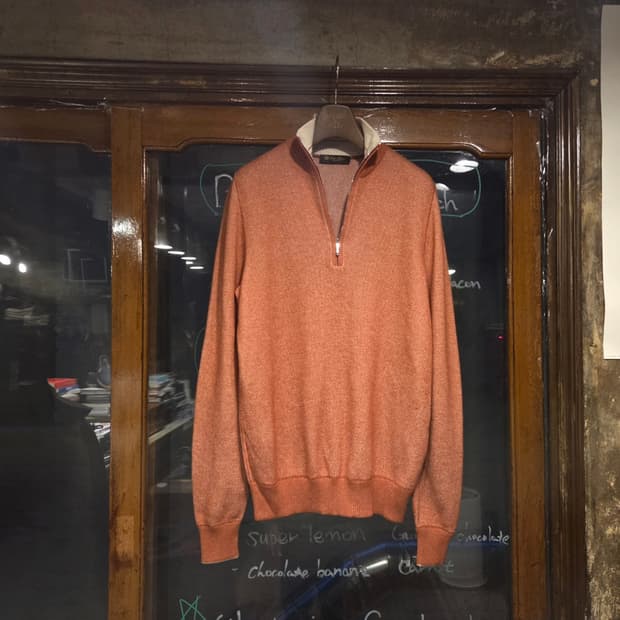 로로피아나 짚업니트