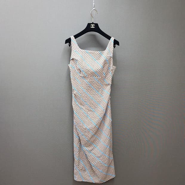 한섬 타임 2022 체크 패턴 슬리브리스 롱 원피스 82-94-160