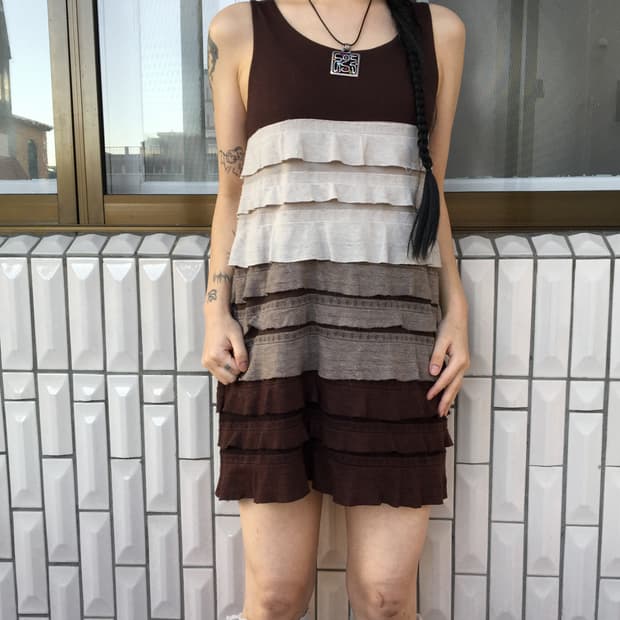 Frill layer point sleeveless
