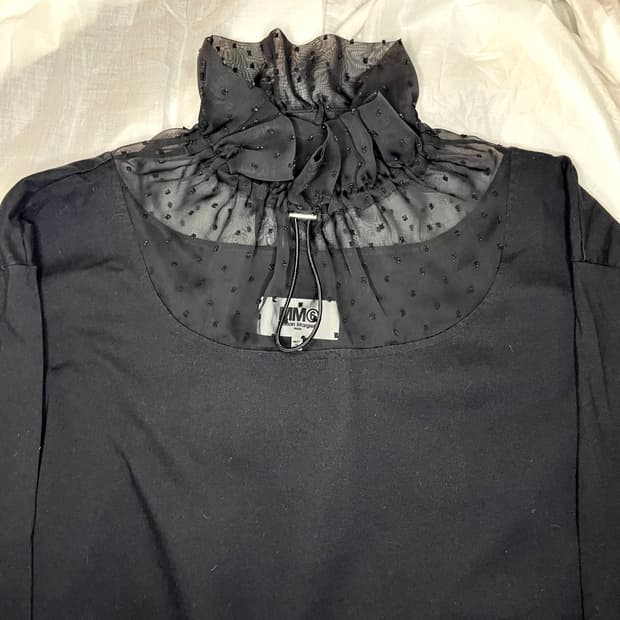 엠엠식스 메종마르지엘라 튤 러플 칼라 블랙 롱슬리브 탑