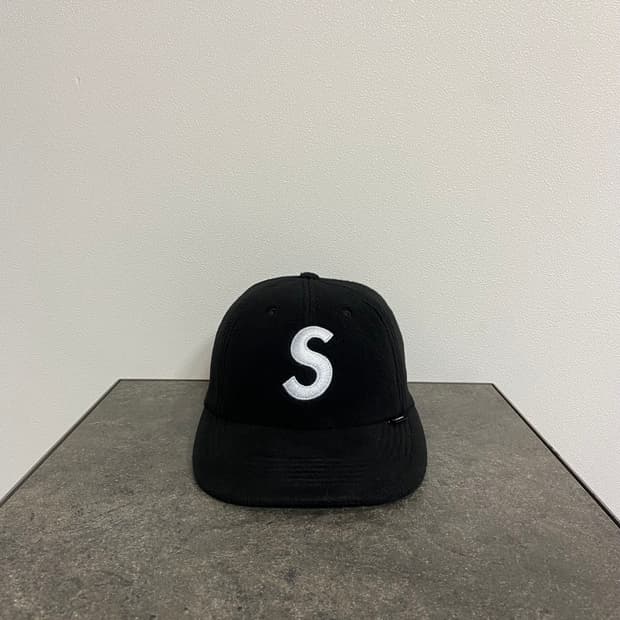 슈프림 S로고 볼캡 모자 에스로고 플리스 블랙 6패널 캡