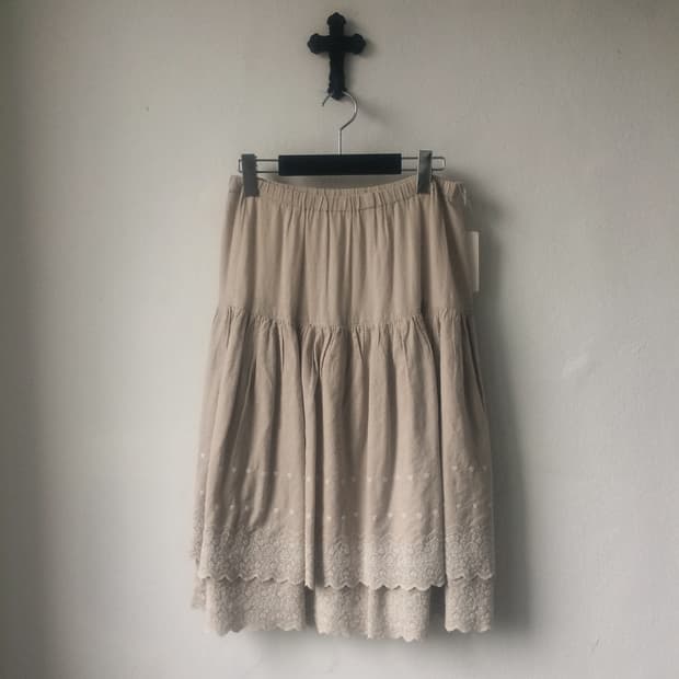 Punching point midi skirt