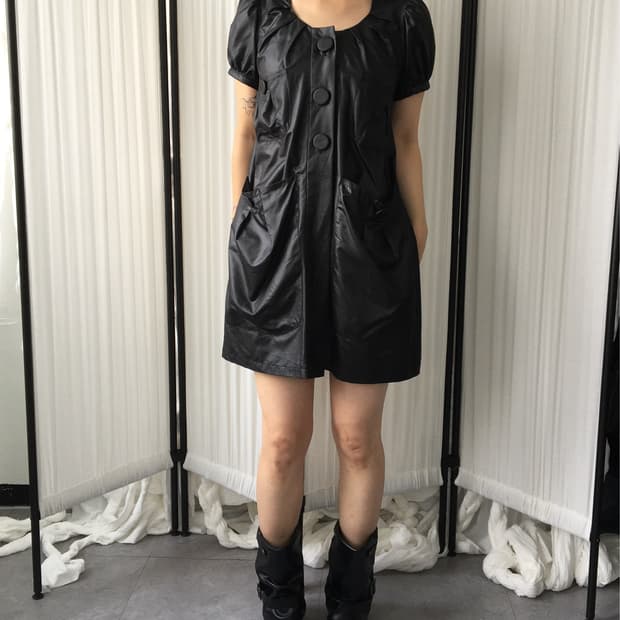 Button point glossy onepiece