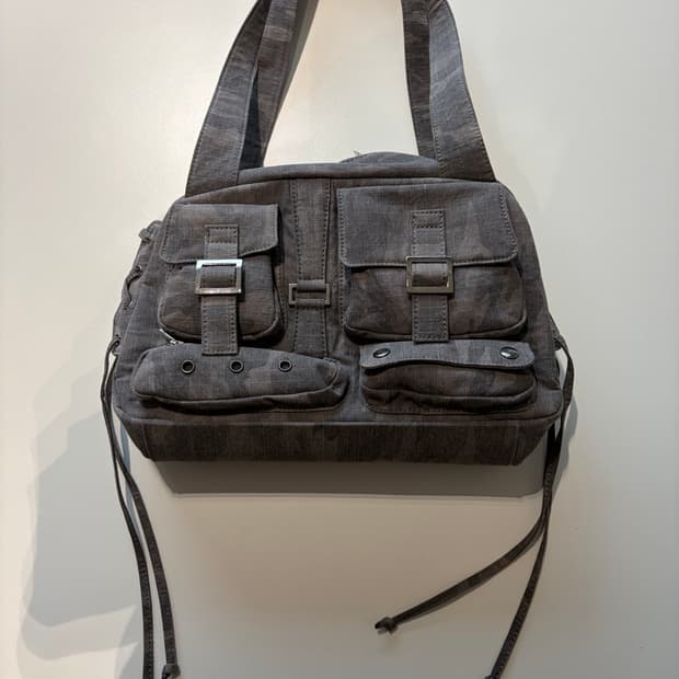 러브이즈트루 가방 새상품