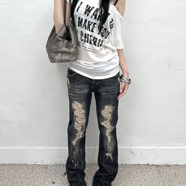 Lettering sharing detail short sleeve