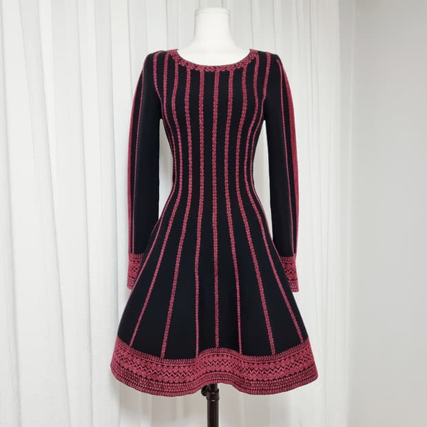 마쥬 maje 벨벳자수 니트 원피스 (44-날씬55/표기2) 상태최상