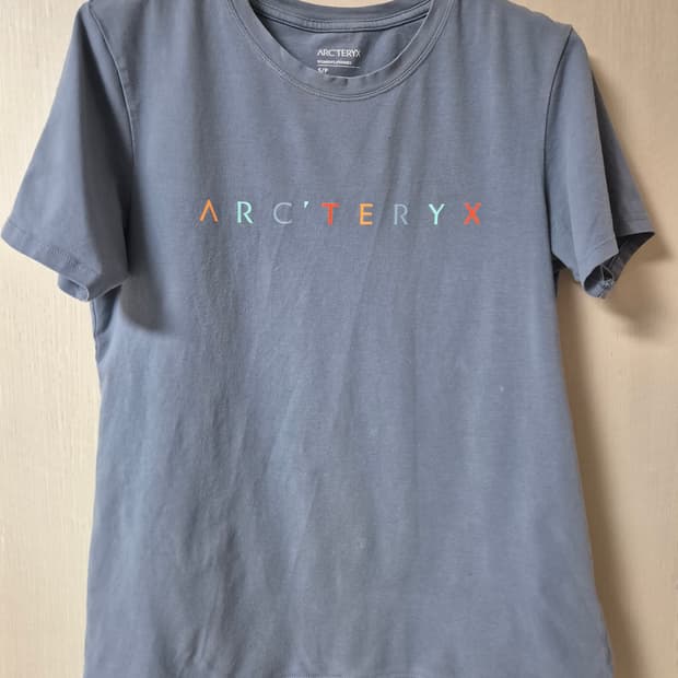 (정품) 아크테릭스 로고 반팔 티셔츠 하늘색  여성 S