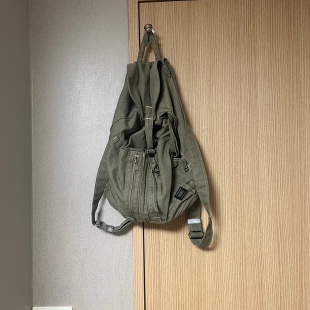 포터 해링본 럭색 올리브 판매합니다