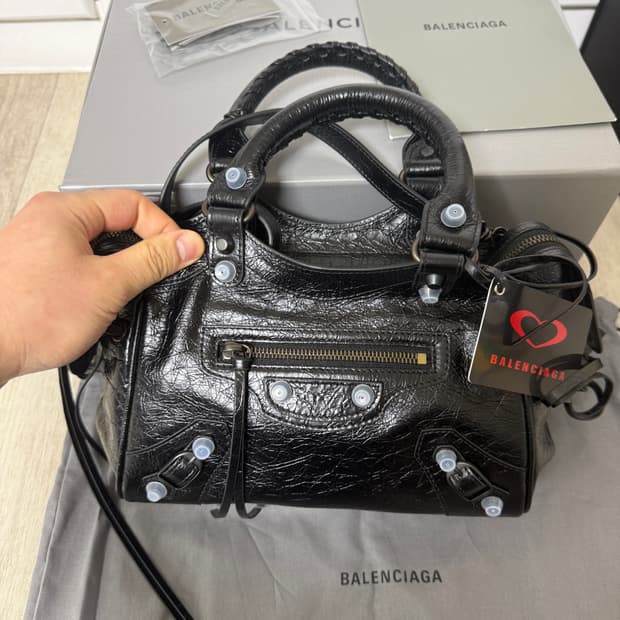 발렌시아가 르시티 볼링백 스몰 새상품