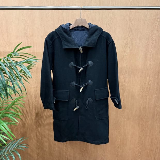 이세이미야케 클래식 후드 더플 코트 우드 토글 퀄팅 안감 디테일 블랙