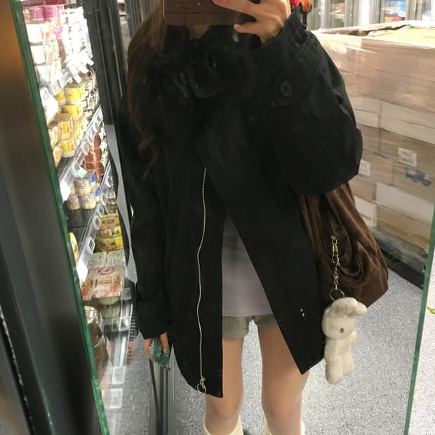 마법소녀마냥 마녀같은 뭐 그런 빈티지 자켓