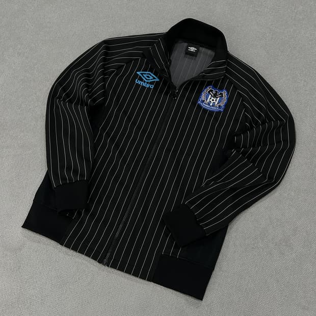 엄브로 감바오사카 스트라이프 트랙탑 m