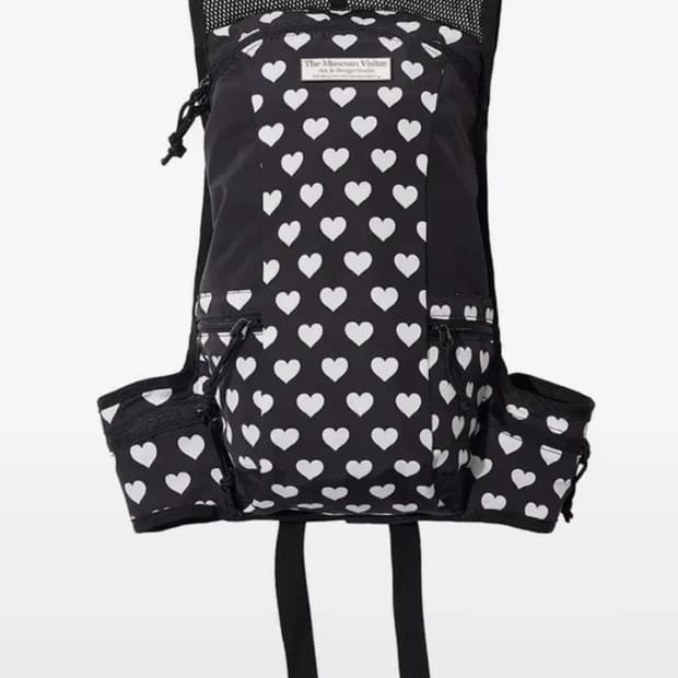 더뮤지엄비지터 HEART PRINTED BACKPACK 백팩
