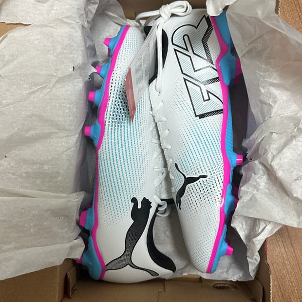 초특가 정리 새상품 푸마 퓨처 7 플레이 축구화  포이즌 핑크