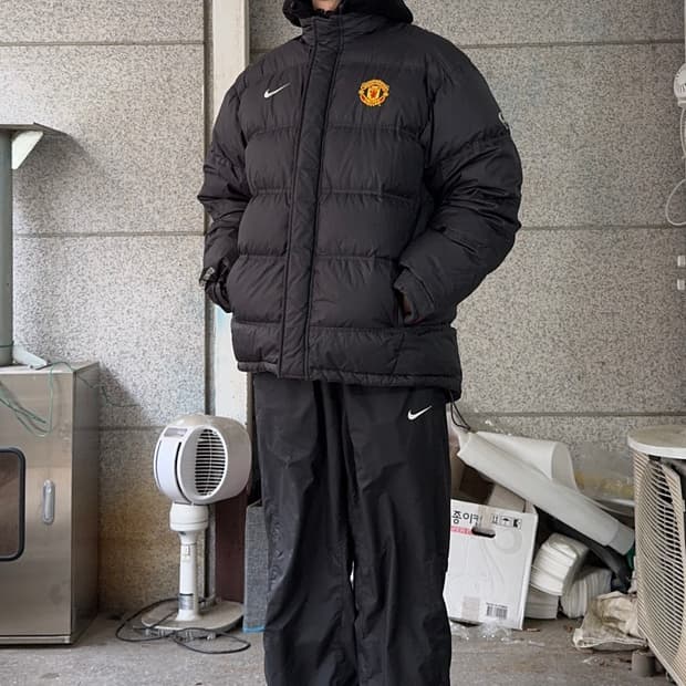 나이키 맨체스터 유나이티드 로고 패딩