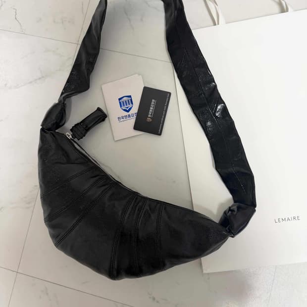 르메르 크루아상 백 코티드 블랙 스몰