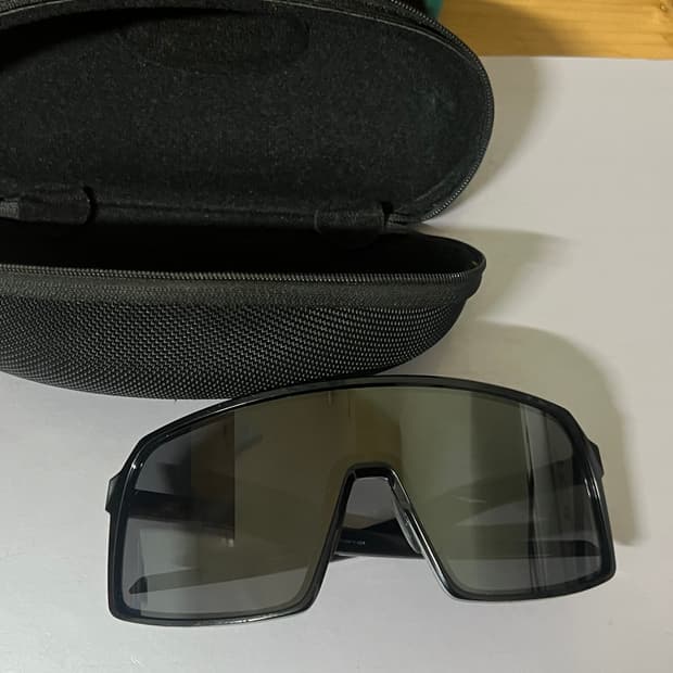 오클리 수트로 선글라스 판매합니다