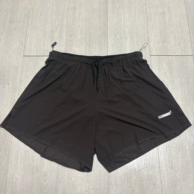 [XL] 새티스파이 5인치 쇼츠 딥 마호가니