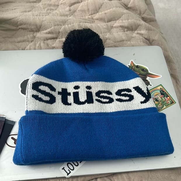 스투시 로고 폼폼 니트 비니 블루/화이트
