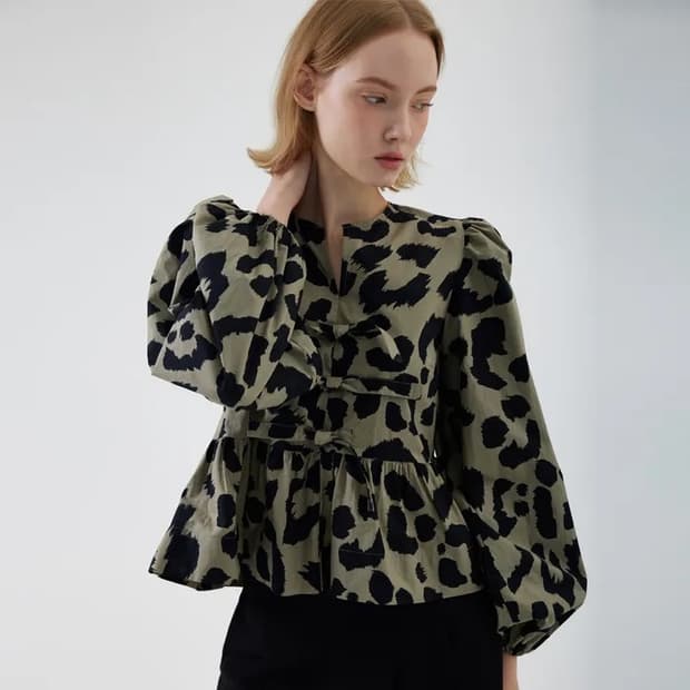 히비스커스블룸  Julie Puff Long Sleeve Blouse 