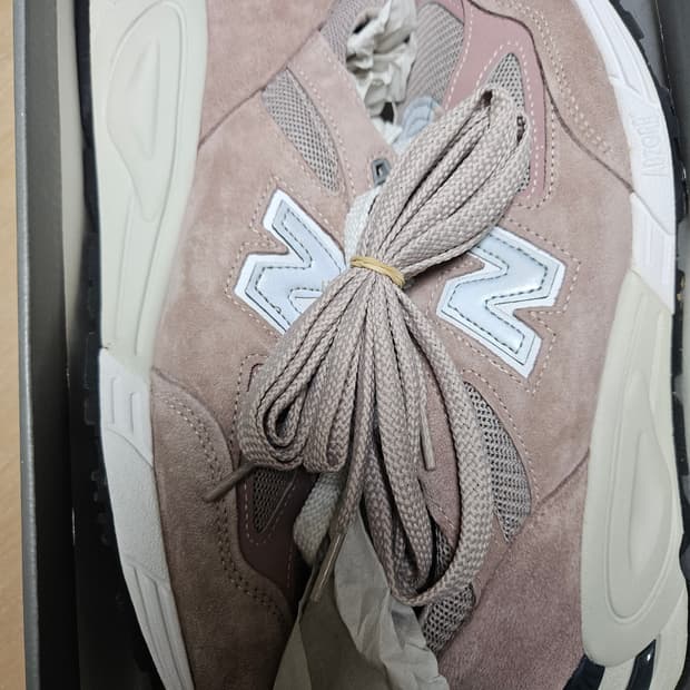 뉴발란스 Kith 990v2 rose