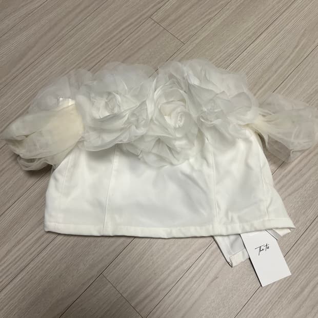 더티스 오프숄더 탑