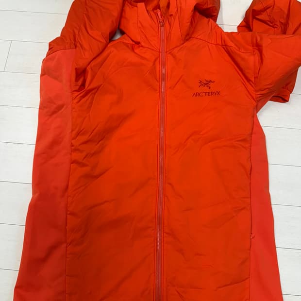 아크테릭스 아톰 L 사이즈 상태 최상상상 방금 찍었고 찍고나서는 절대 안