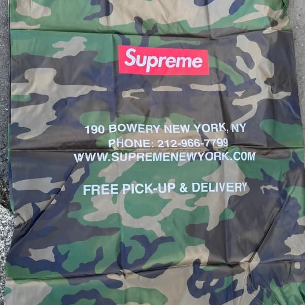 슈프림 25 FW 프리기프트 캠핑백