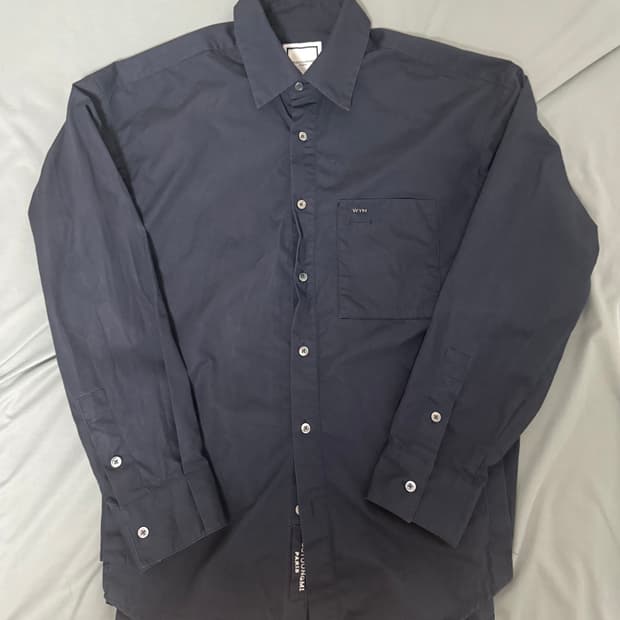 우영미 24FW 코튼 백로고 셔츠