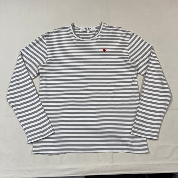 XL) 꼼데가르송 플레이 미니 하트 와펜 롱 슬리브 티셔츠 T61