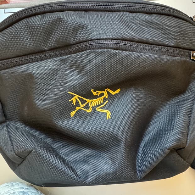 아크테릭스 맨티스 블랙