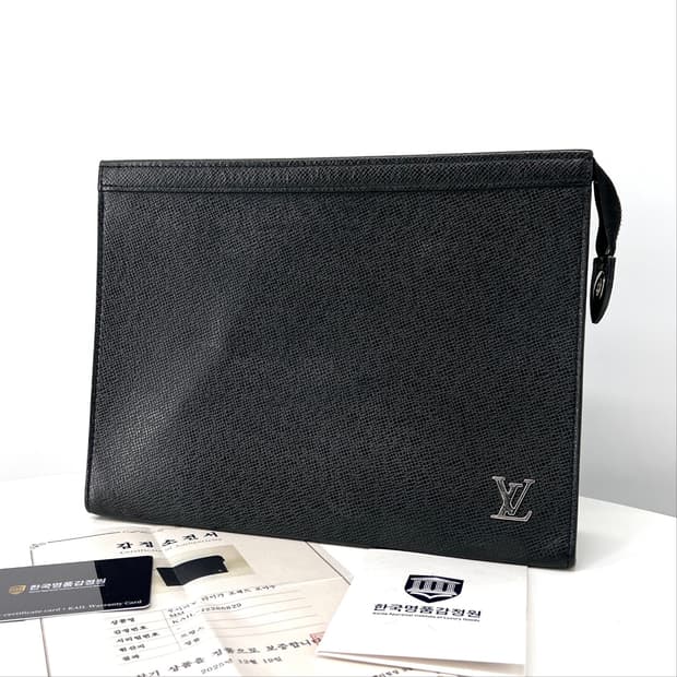 루이비통 LV 타이가 포쉐트 보야주 클러치백 블랙 (M30450)