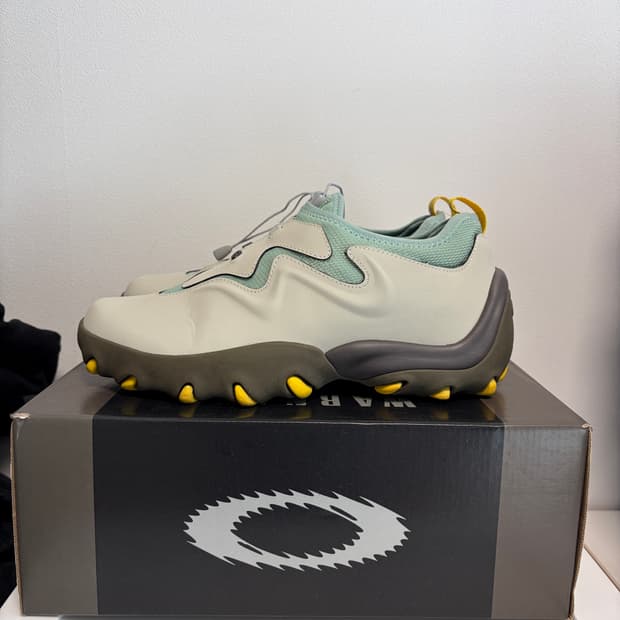 오클리 티스 슬립온 PIET