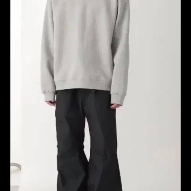 해칭룸 크롭 맨투맨